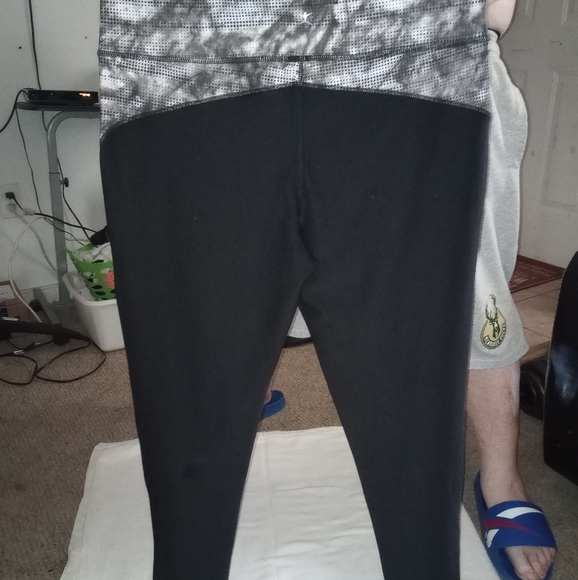 NWOT Danskin Workout Gym Yoga Leggings XL (14-16) BLACK WHITE SWIRL - Picture 11 of 11